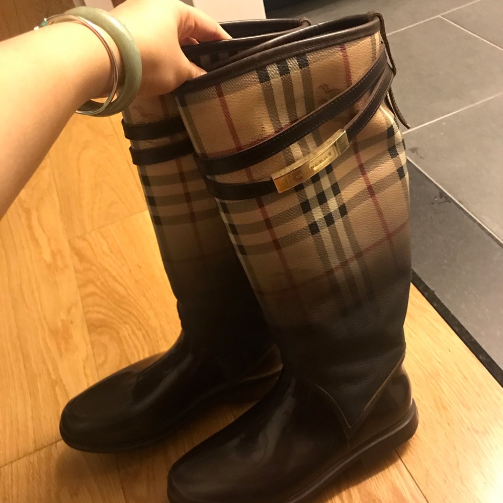 Burberry Rain Boots (AUTHENTIC)
